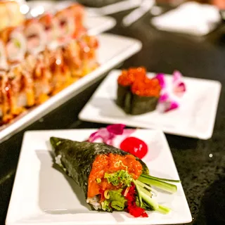Salmon Hand Roll