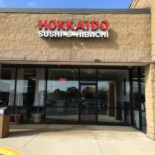 the front entrance of a restaurant