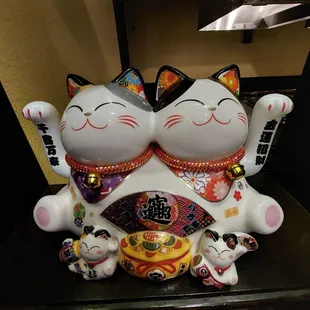 very cool porcelain cats