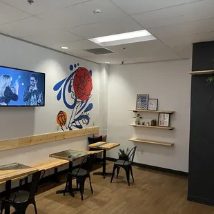 The lighting was perfect for my sensitive eyes:)