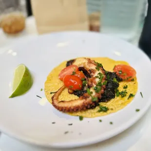 Taco De Pulpo En Su Tinta