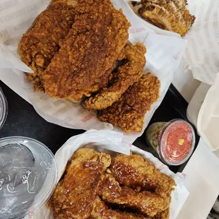 food, chicken wings and fried chicken