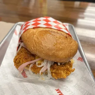 HOLDAAK SPICY CHICKEN SANDWICH W. DAIKON SLAW