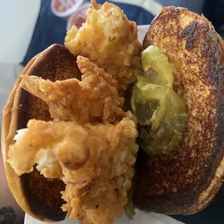 ORIGINAL CHICKEN SANDWICH WITH COLESLAW & PICKLES