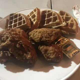 CHICKEN & WAFFLE