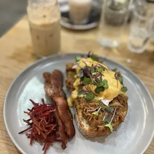 Pulled Pork Benedict