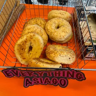 Amazing!! Authentic New York bagels! Even my omelette was amazing! The chef, Sharde, has amazing culinaryskills. Everything was delicious!