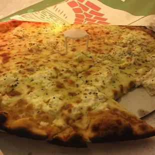 Holi Cannoli pizza. 4 kinds of cheese but no red/pizza sauce. Delicious