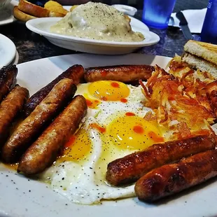 a plate of breakfast foods