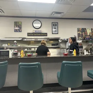 I love the classic bar aesthetic!