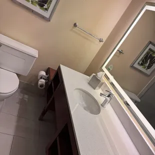 Very nice room bathroom