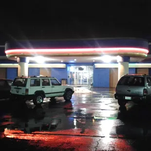 Retro entryway. Cool, daddy-o.