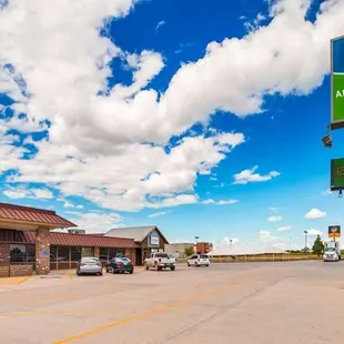 Holiday Manor McPherson, KS https://www.holidaymanormcpherson.com/