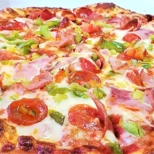 Medium round pepperoni, ham and green pepper pie.