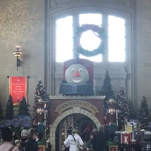 Pay to get in and pay for a train ride... why outside light washes out all Christmas lights