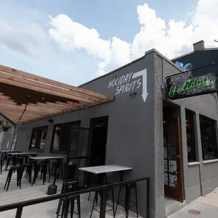 the outside of the restaurant