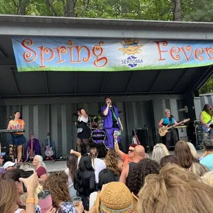 Sertoma Spring Fever 2023: The Deloreans playing