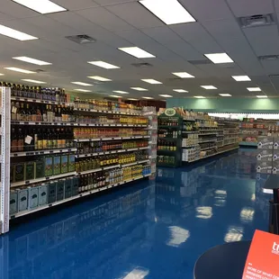 Newly remodeled holland market, spacious, clean and even a deli for sandwiches but only on Saturday