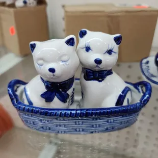 Car Salt &amp; Pepper Shakers (Delftware)  10-17-2020