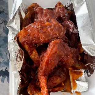 a tray of chicken wings