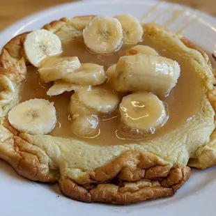Banana pannekoeken with rum sauce