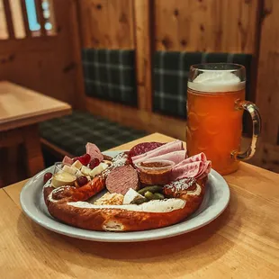 Riesenbreze-Aufschnitt and 1 Liter of Kyllburger Kölsch.