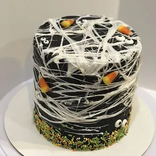 Vanilla cake with Swiss merengue buttercream 
For sale this weekend! Message me for details and pricing!