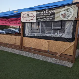 Holly's Crepes Closed