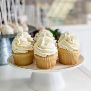 The most amazing vanilla cupcakes- fluffy and perfectly sweet. Made with pure vanilla extract, these cupcakes capture the essence of vanilla