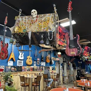 Love the decor, so much to loook at &amp; enjoy!