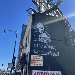 a sign for additional parking on ashland street