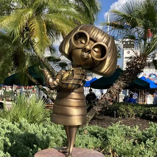 a statue of a woman in a dress