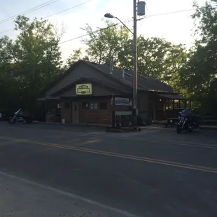 the outside of the restaurant