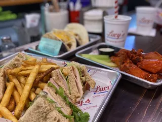 Lucy's Retired Surfers Bar & Restaurant