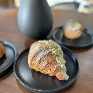Matcha &amp; pistachio croissant