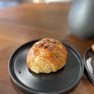 Bacon &amp; chive croissant