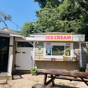 Order counter on the side of Duck Deli
