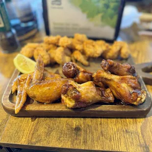 chicken wings, fried chicken wings, poultry, bbq chicken, chicken, chicken wings and fried chicken, food, bbq wings, fried chicken