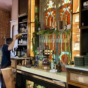 Bartender shakin' my drink!