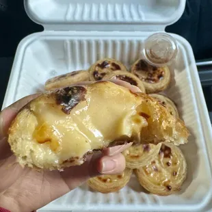 Look at the custard filling!!!