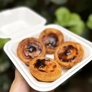 Pastéis de Nata: Pistachio + Traditional | 4 pc - $10.40 (tax included)