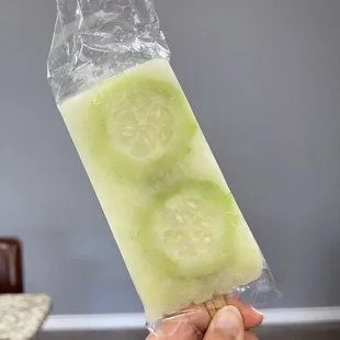 Cucumber and lime paleta