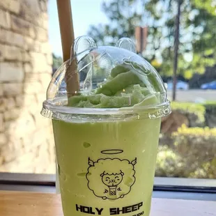 Honeydew &quot;smoothie&quot; (contains dairy. Oat milk sub is extra $)