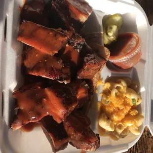 ribs and macaroni and cheese