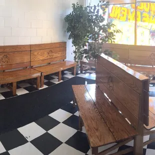 Sitting area for you to sit while your food is being prepared