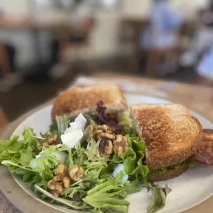 Pesto BLT Sandwich