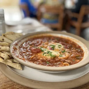 Shakshuksa with Eggs/Pita bread