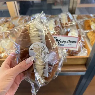Mocha cream bread
