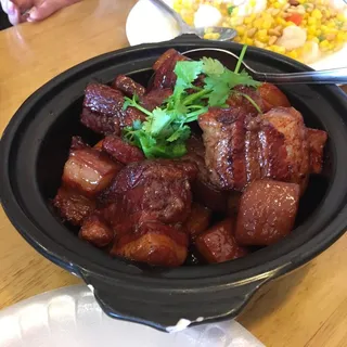 B22. Yipin Red-Braised Pork /