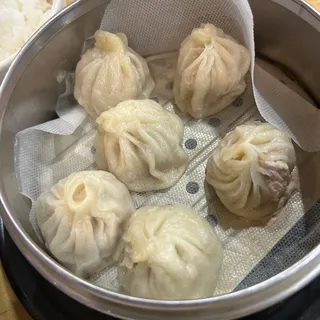 J2. Juicy Dumpling XLB /